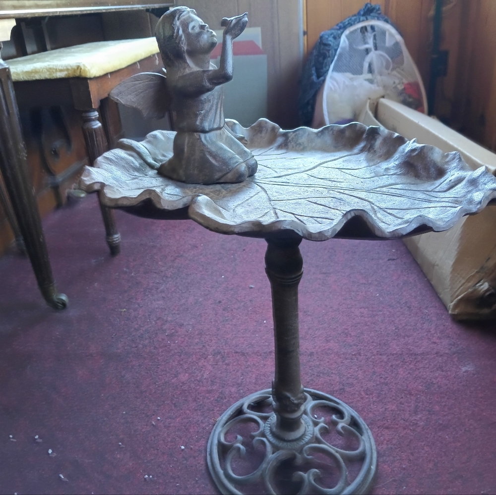 Bronze Angel Leaf Bird Bath